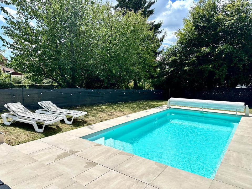 Garden, Garden view, Pool view, Swimming pool, sunbed