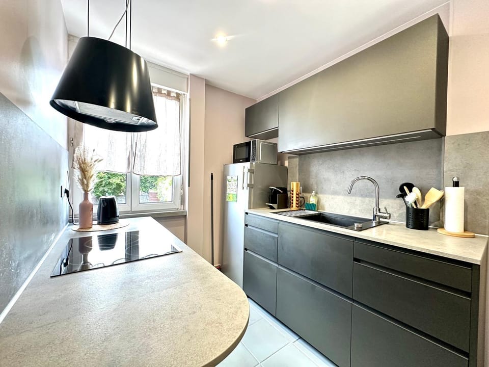 Coffee/tea facilities, Kitchen or kitchenette, oven, stove, toaster