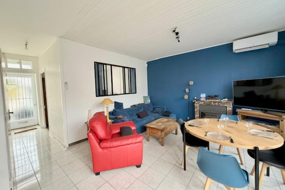 Charming home near beaches & center House in La Rochelle