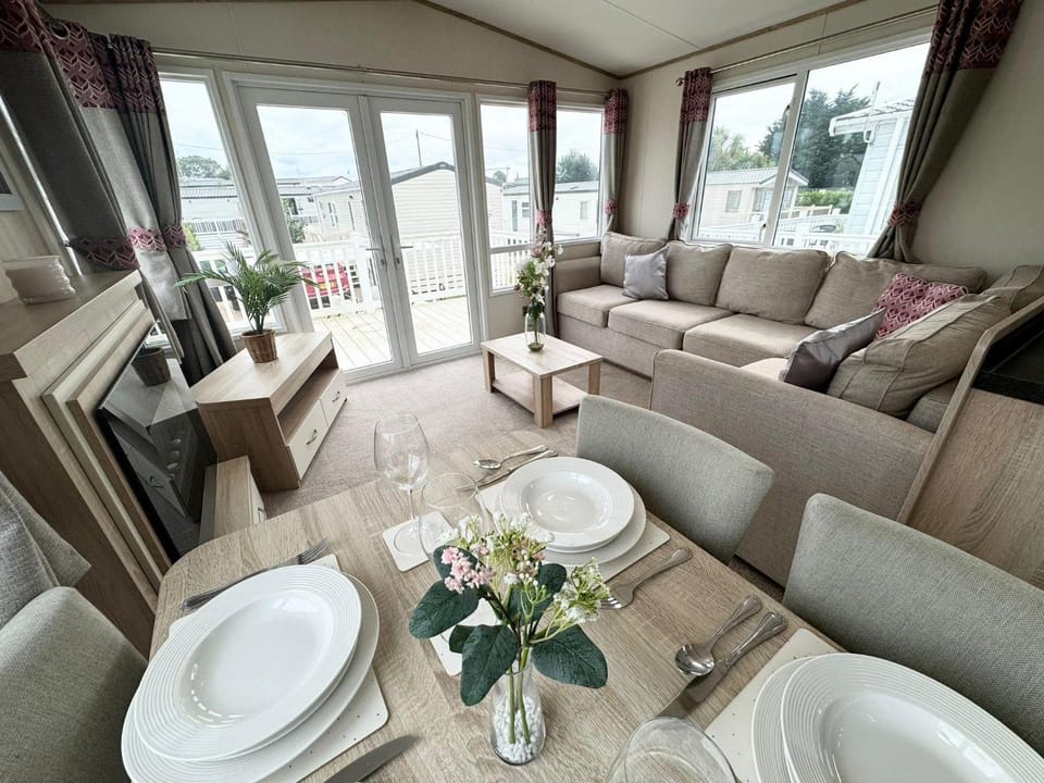 Lovely Caravan With Decking At Solent Breeze In Hampshire Ref 38051A House in Fareham District