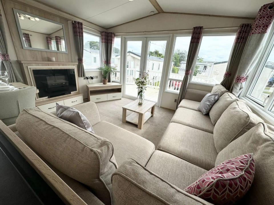 Lovely Caravan With Decking At Solent Breeze In Hampshire Ref 38051A House in Fareham District