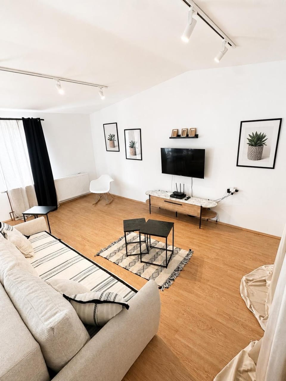 Seating area, Dining area