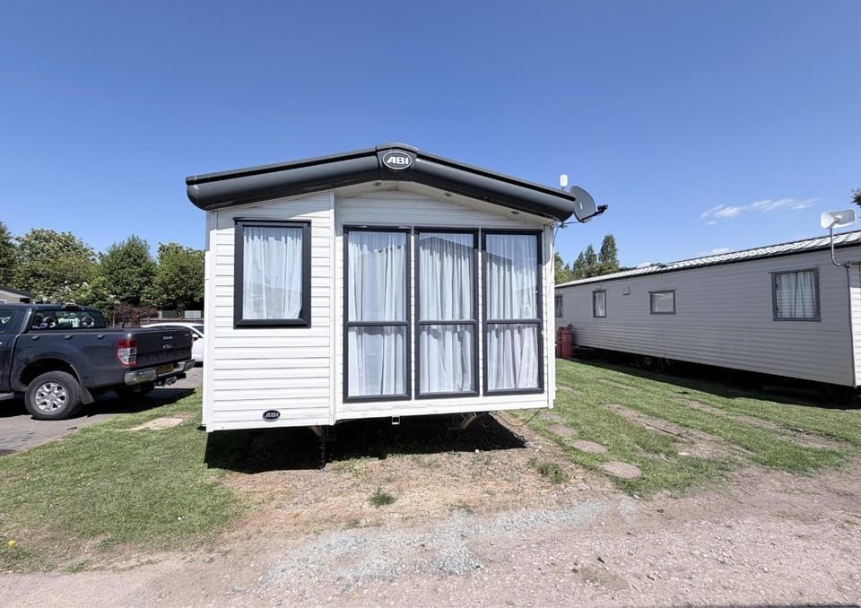 Modern Caravan At Felixstowe Beach Holiday Park In Suffolk Ref 55037Rc House in Felixstowe