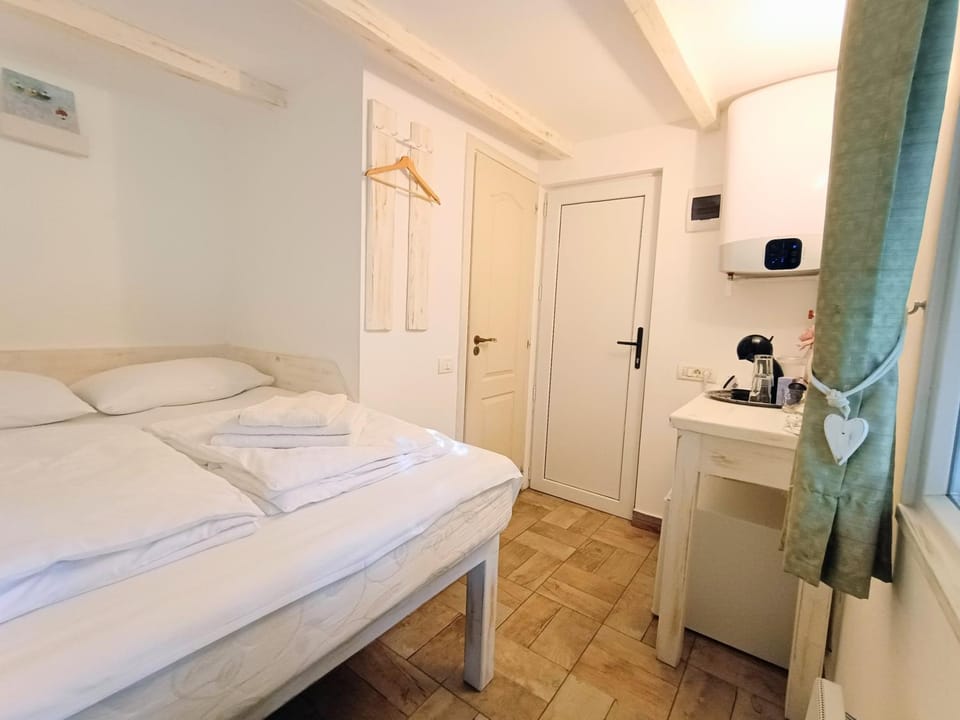Tiny House for Two Campground/ 
RV Resort in Brasov