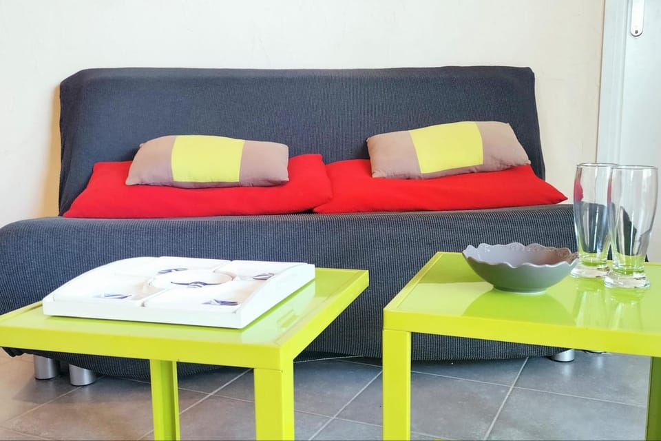 Apartment 3 minutes walk from the beach Apartment in Sanary-sur-Mer