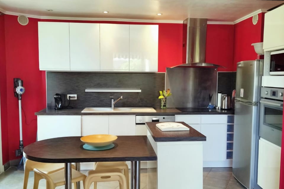 Apartment 3 minutes walk from the beach Apartment in Sanary-sur-Mer