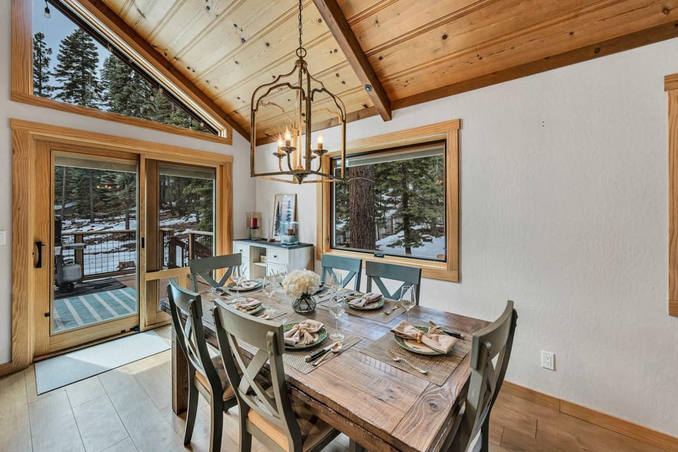 Tahoe City Escape- Beach Access Large Deck House in Tahoe City