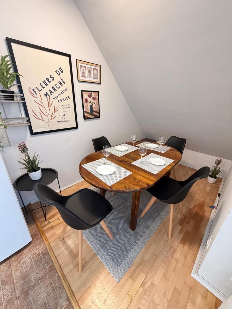 Seating area, Dining area