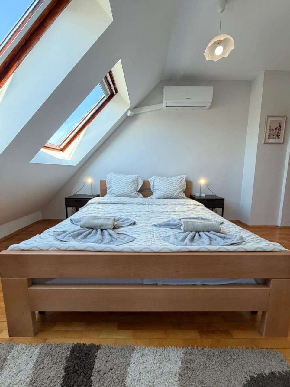 Bed, Bedroom, towels, air conditioner