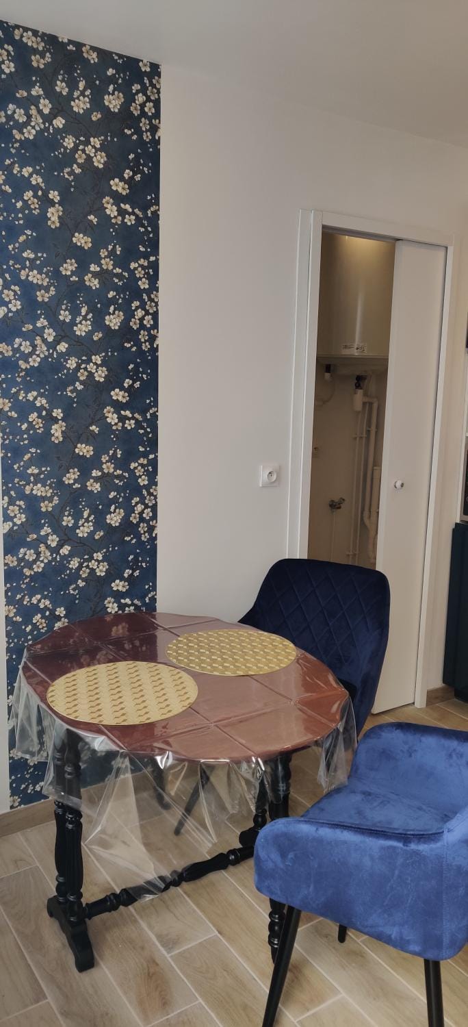 Seating area, Dining area