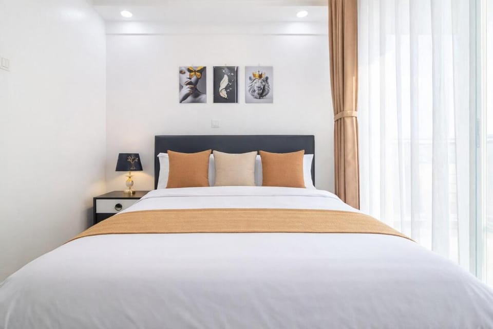 Elegant 2BR with Balcony, Gym, Goldpark Kilimani Apartment in Nairobi County