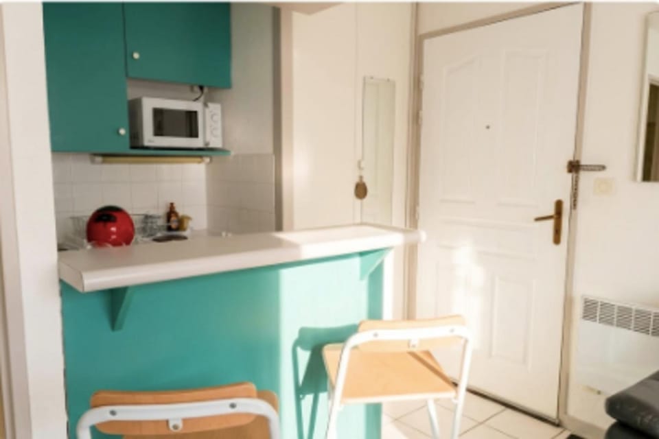 Studio with 25 m terrace & private parking Apartment in La Rochelle