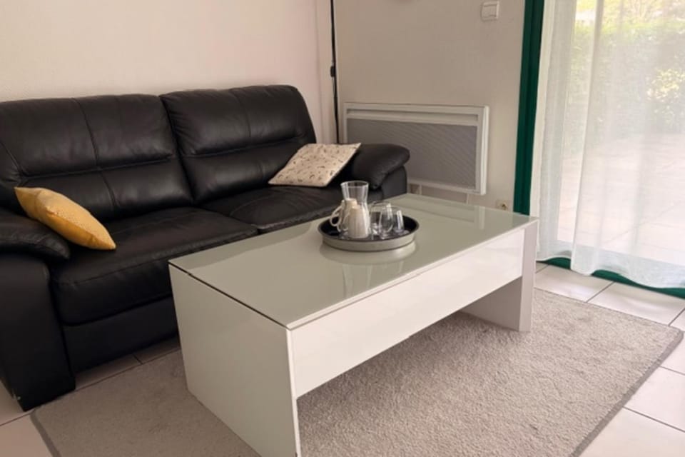 Studio with 25 m terrace & private parking Apartment in La Rochelle