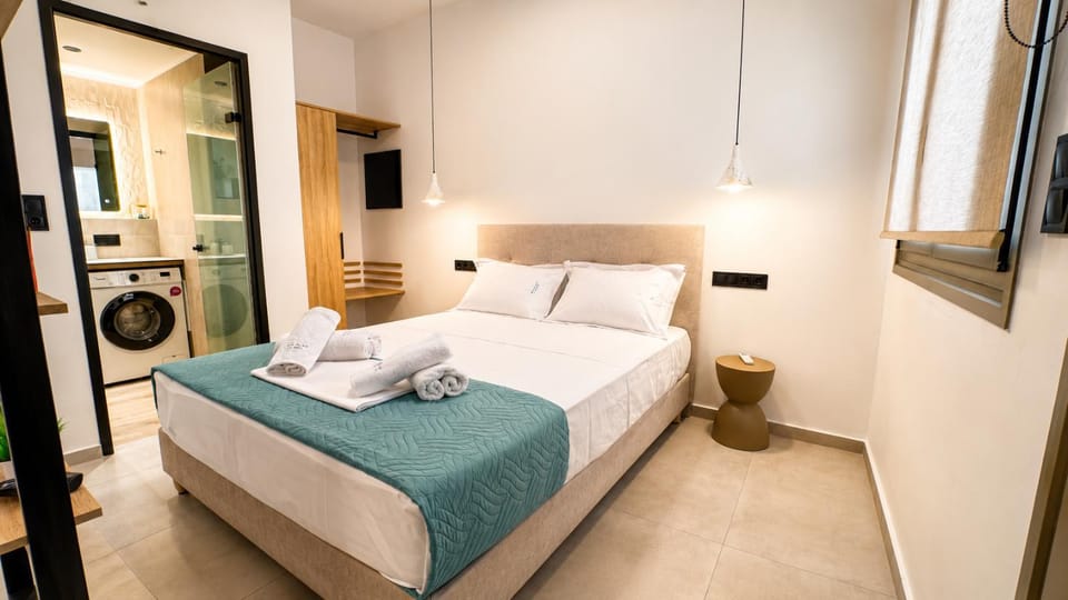 Bed, Photo of the whole room, Bedroom, towels, wardrobe, washing machine