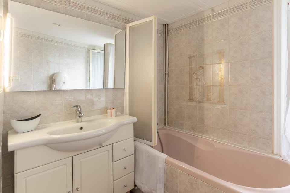 Bathroom, Living room