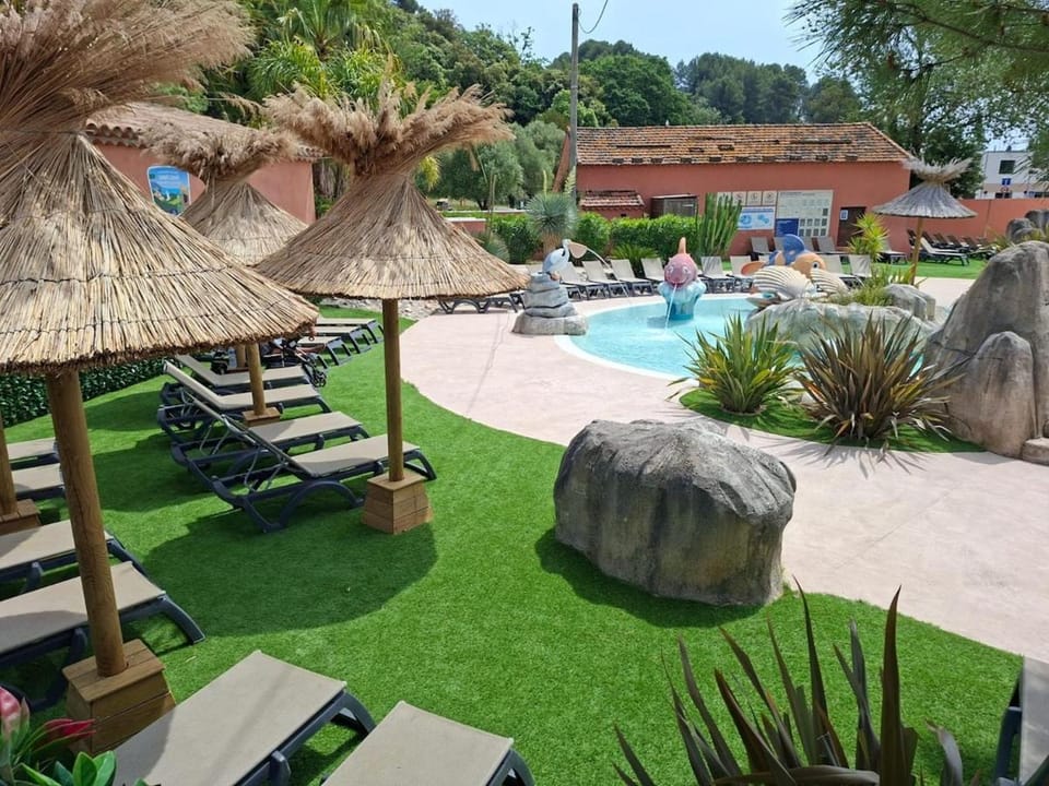 Pool view, Swimming pool, sunbed