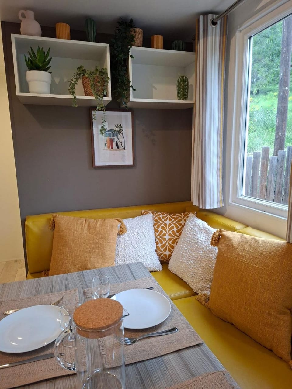 Living room, Dining area