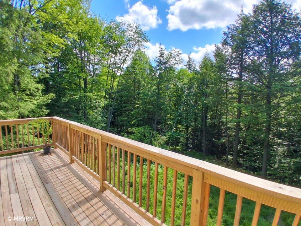 Mountain Home Between Stowe & Sugarbush W Hot Tub House in Fayston