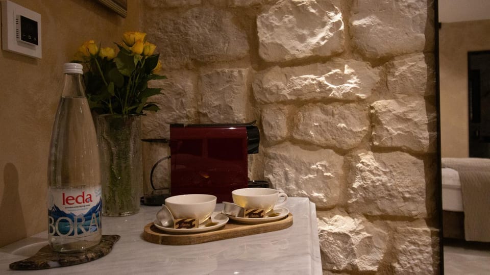 Coffee/tea facilities, Seating area, Bedroom