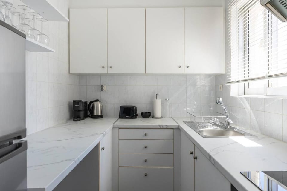 Coffee/tea facilities, oven, kitchen