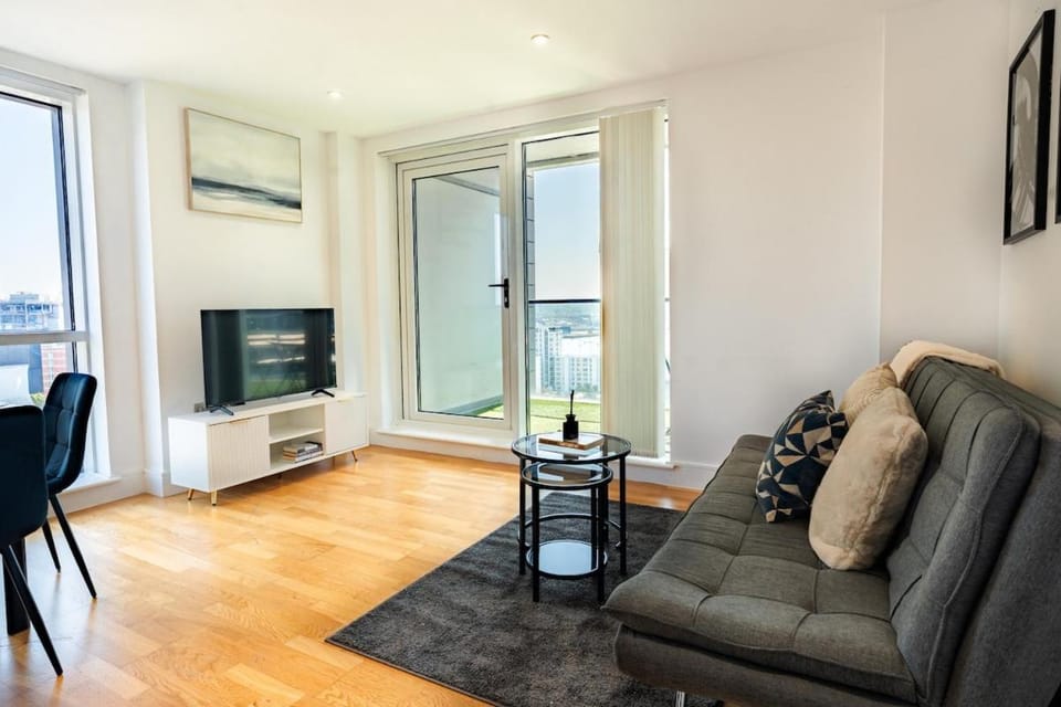 Canary Wharf Skyline Stay 2BR w Massive Balcony Apartment in London