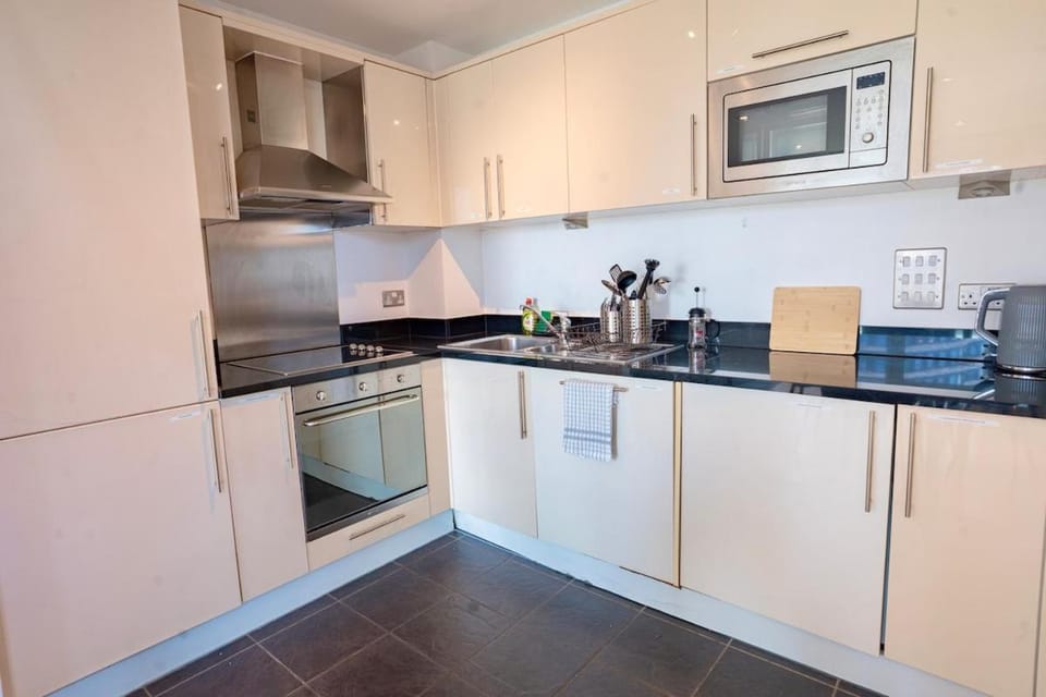 Canary Wharf Skyline Stay 2BR w Massive Balcony Apartment in London