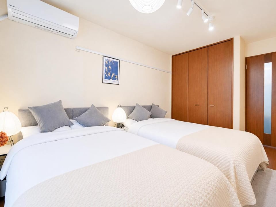 Bed, Photo of the whole room, Bedroom, air conditioner