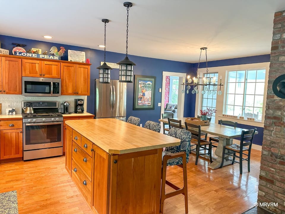 West Hill Farmhouse House in Warren