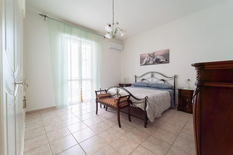 Bed, Bedroom, wardrobe, air conditioner