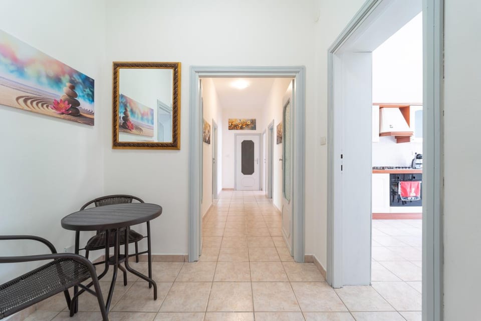 Facade/entrance, kitchen