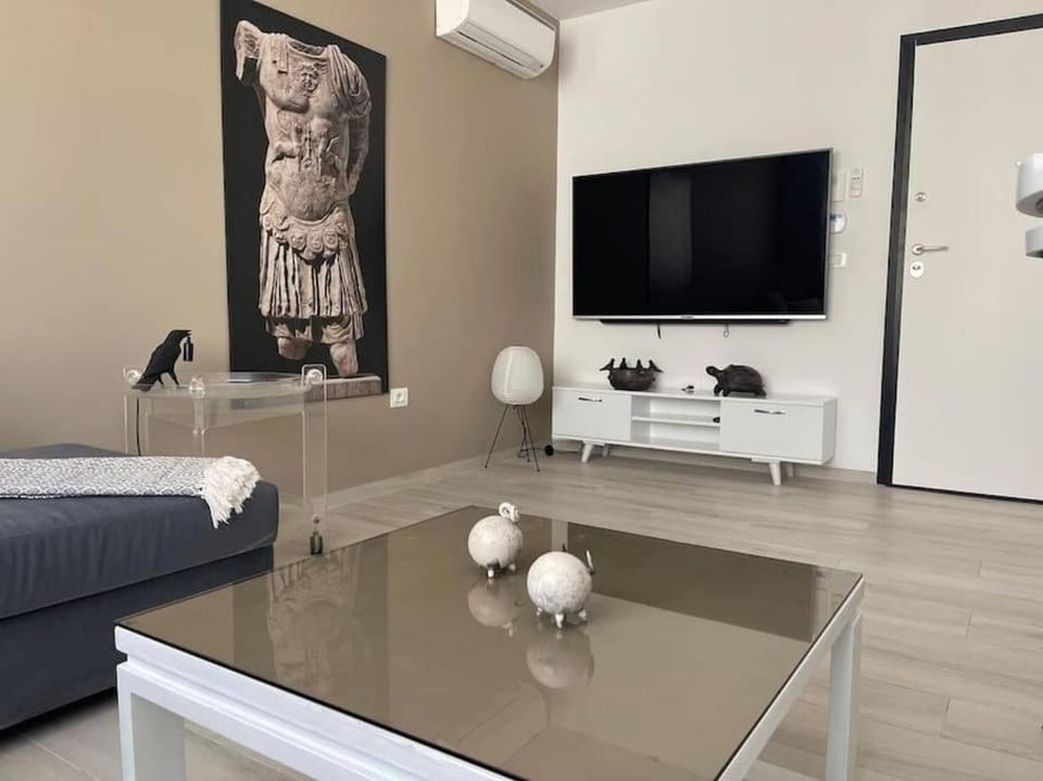 Communal lounge/ TV room, TV and multimedia, Living room