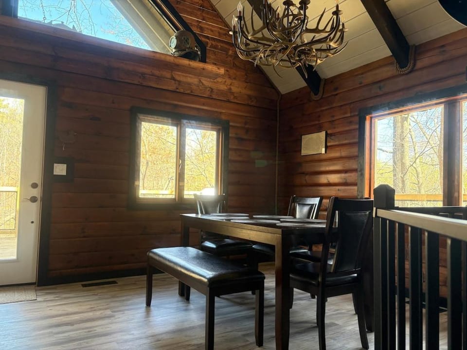 Treetops Cottage in Lake Lure House in Lake Lure