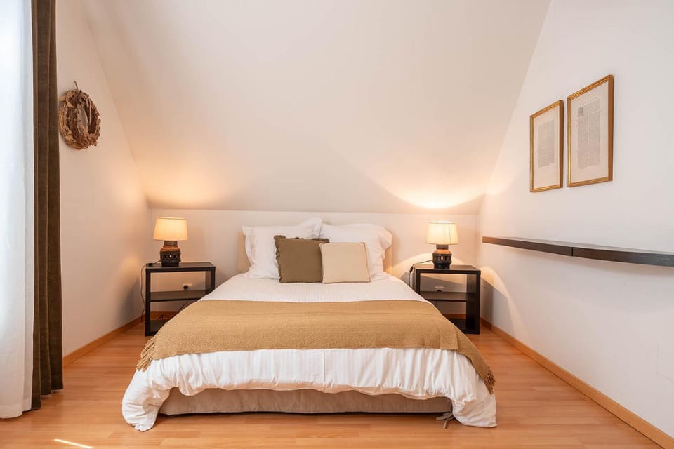 Bed, Photo of the whole room, Bedroom