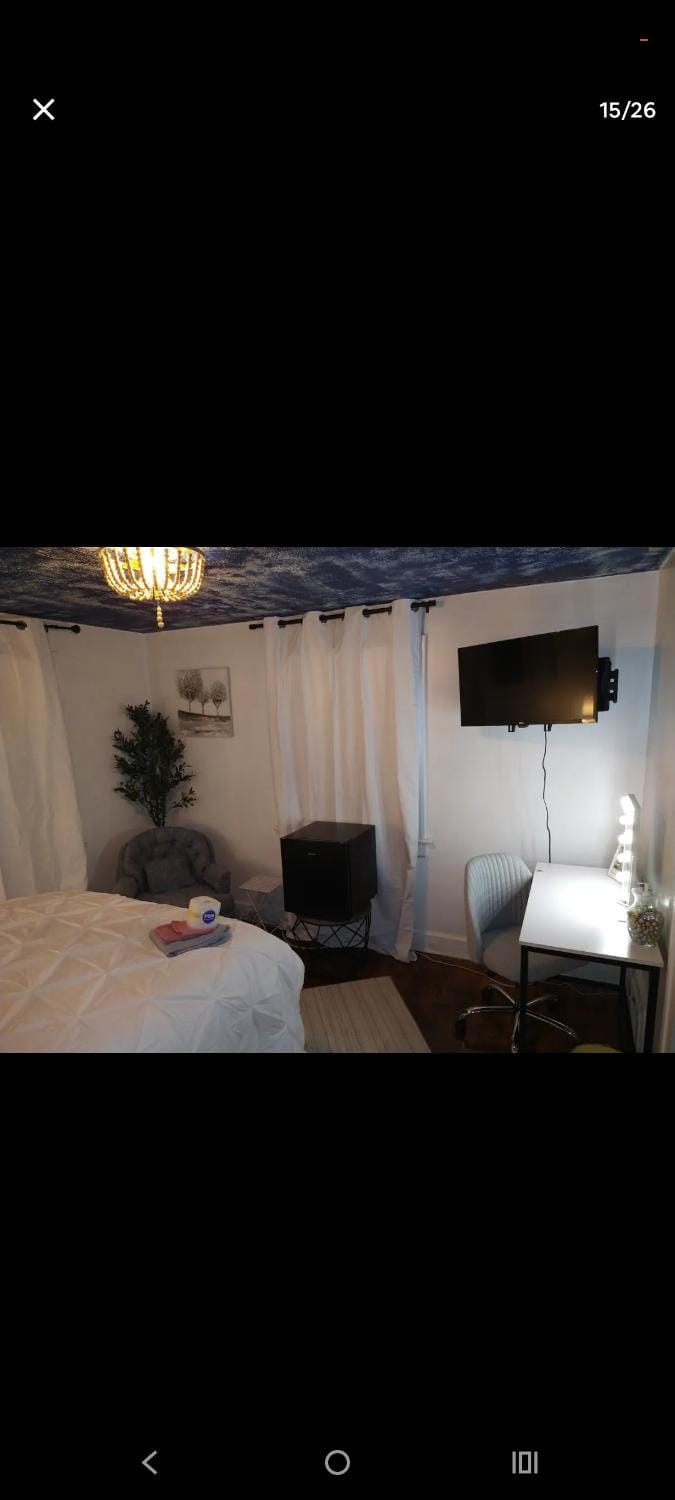 NH room rental Vacation rental in Akron