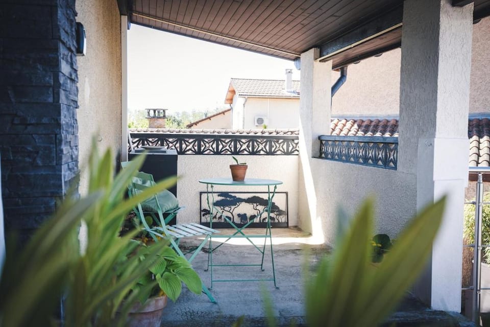 Appartement climatisé avec terrasse Apartment in Auvergne-Rhône-Alpes