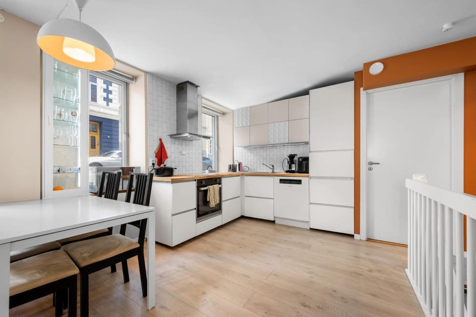 Kitchen or kitchenette, Dining area, oven, stove