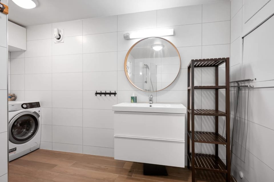 Shower, Bathroom, towels, washing machine, dryer
