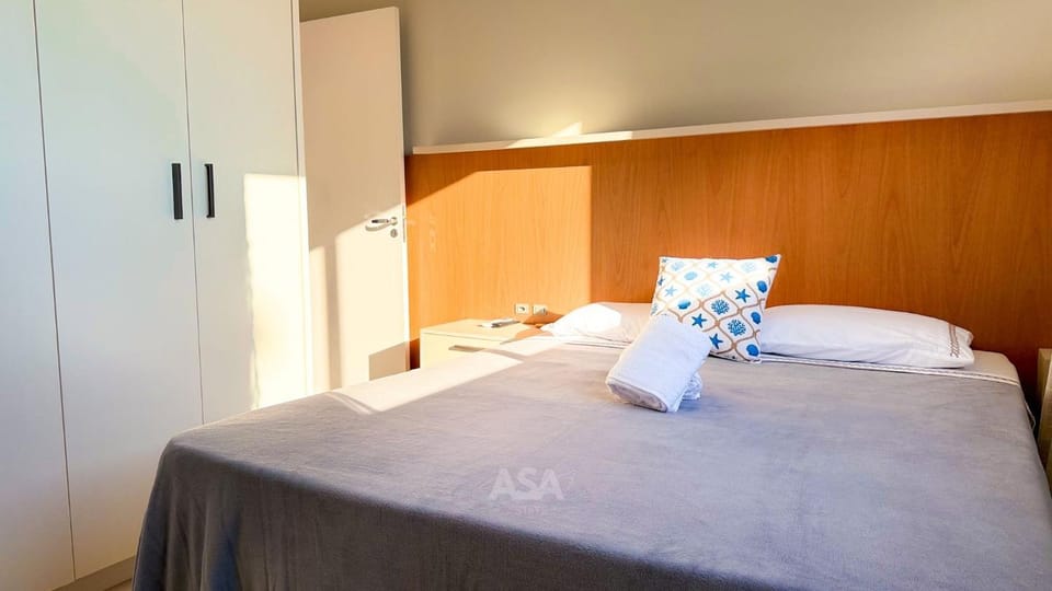 Bed, Bedroom, Guests