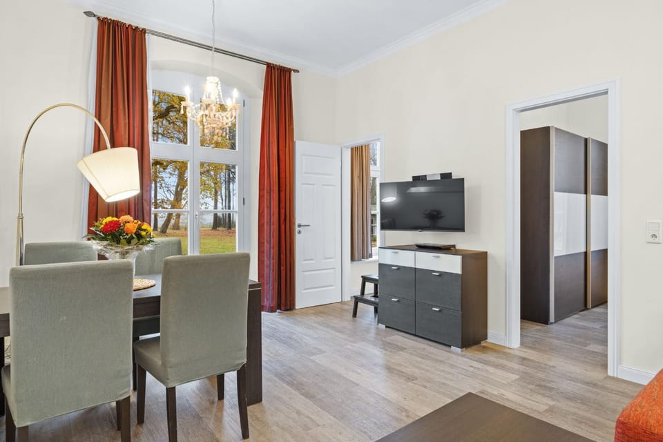 "Schloss Hohen Niendorf" bei Kühlungsborn, Kamin & Sauna Apartment in Mecklenburg-Vorpommern, Germany