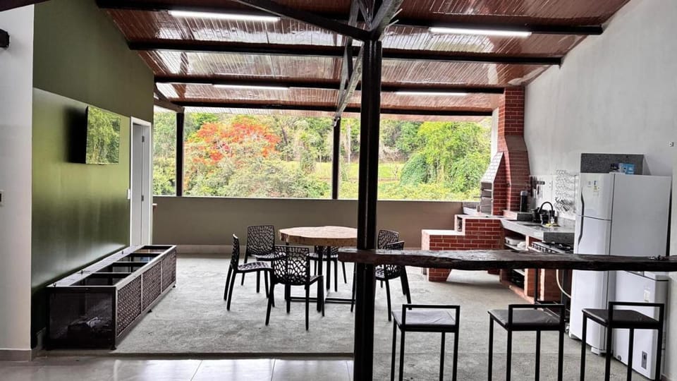 BBQ facilities, Kitchen or kitchenette, Dining area, minibar, oven