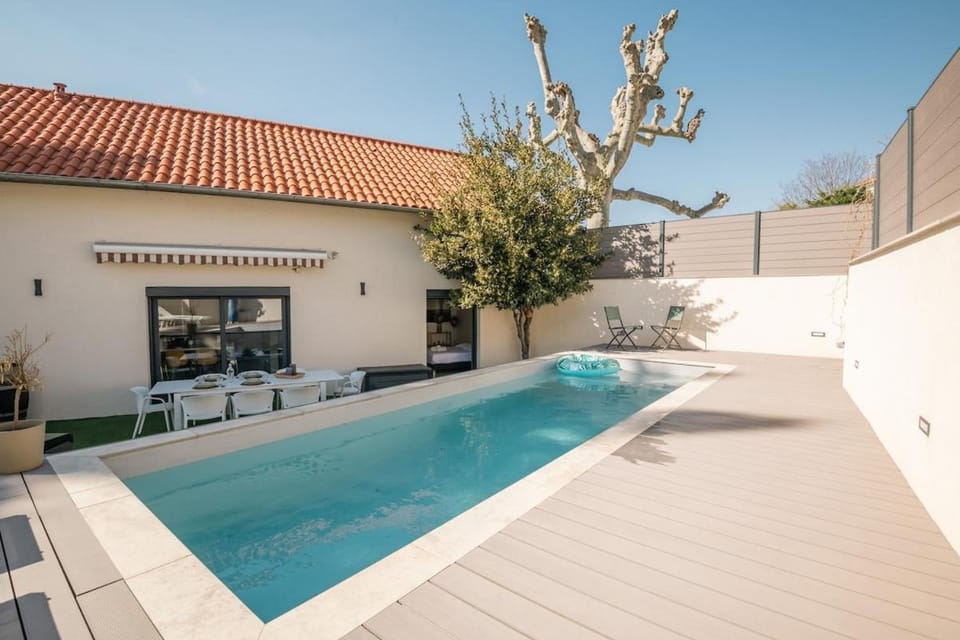 Jardin des Forts avec piscine, 2 chambres et climatisation proche de Lyon Villa in Caluire-et-Cuire