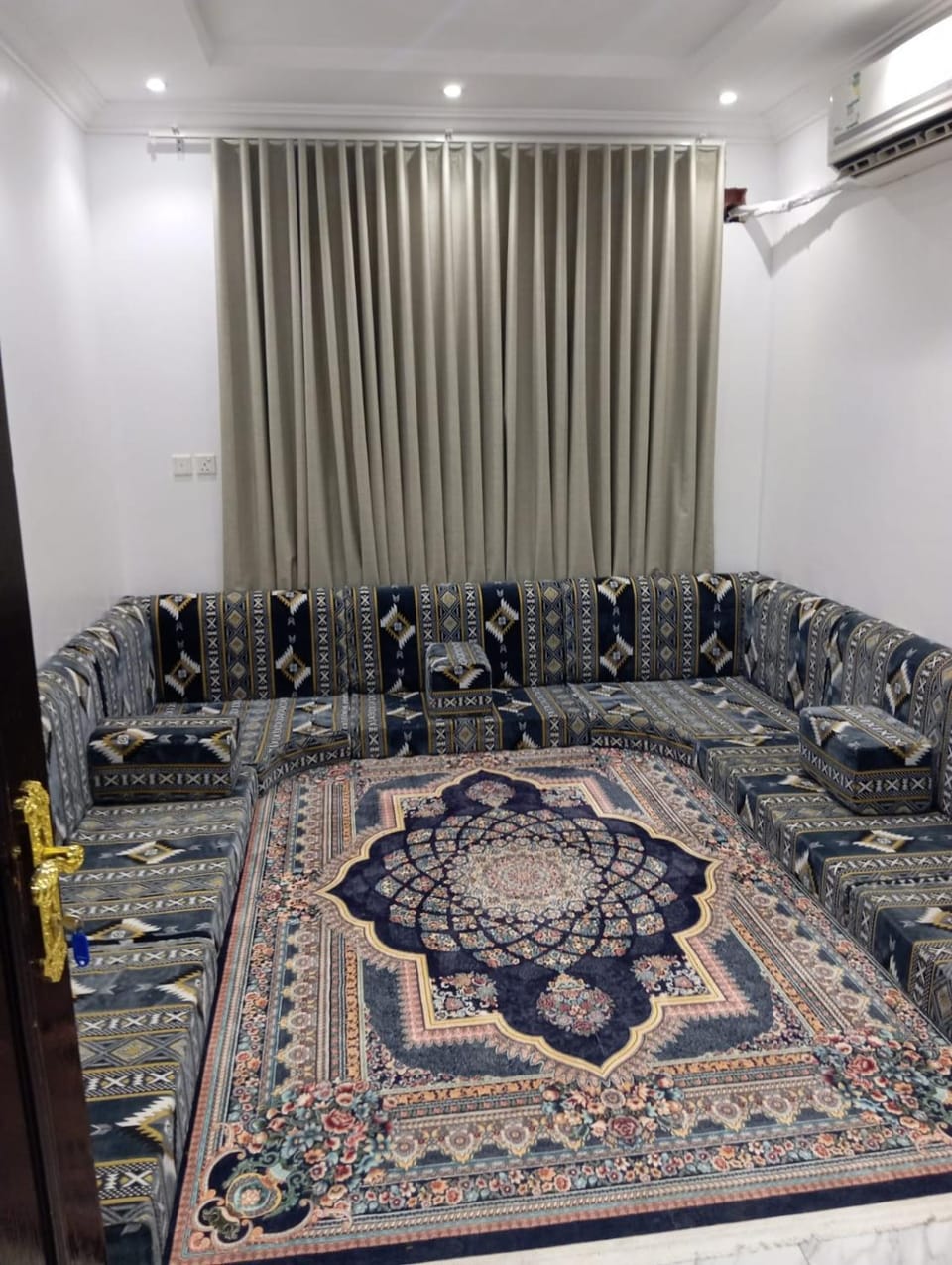 غرف عزاب وشقق عوايل Apartment in Riyadh