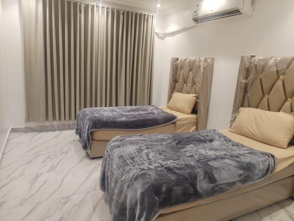 غرف عزاب وشقق عوايل Apartment in Riyadh