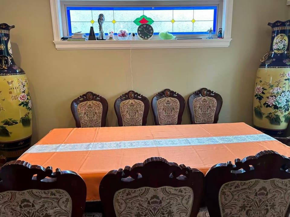 Cozy 2BR Unit, Quiet Area and Easy Transit Bed and Breakfast in Vancouver