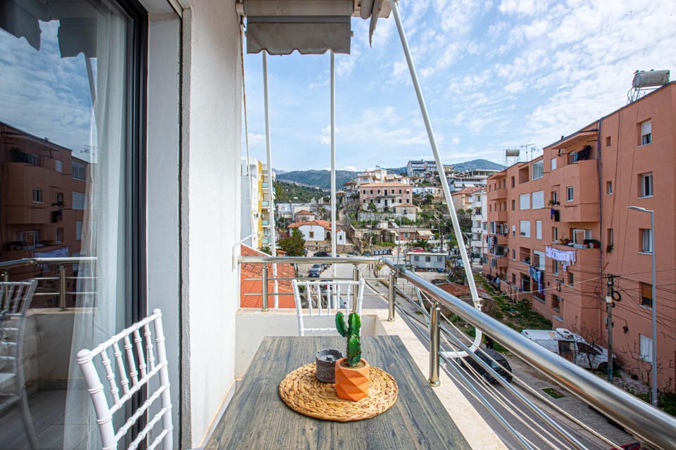 Brownie Luxury 3 Apartment with Balcony Full Kitchen 3 Min to Beach Apartment in Vlorë County, Albania