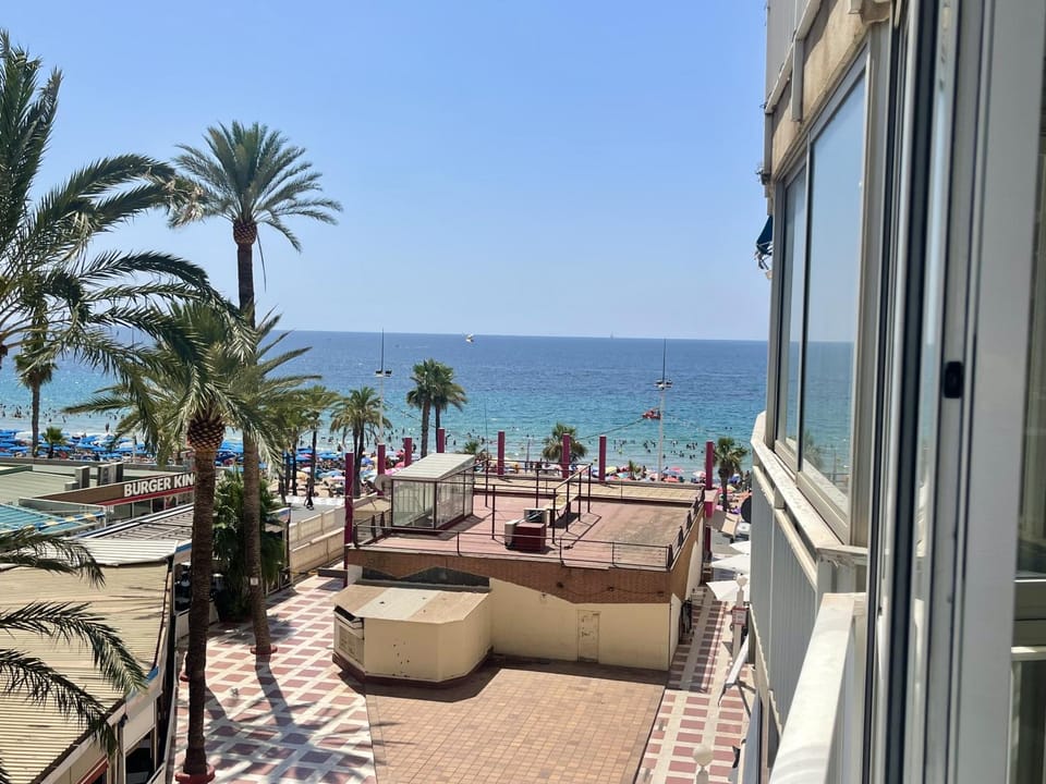 Gavina Sea Front R127 R128 Apartment in Benidorm