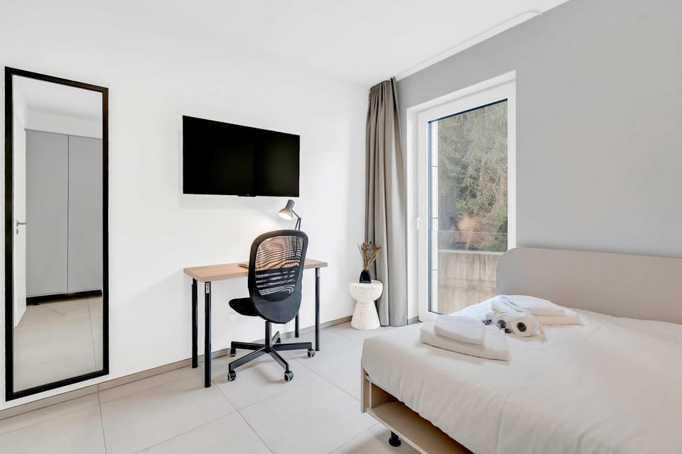 Modern Ensuite Dormitory Room Near Kirchberg Apartment in Luxembourg