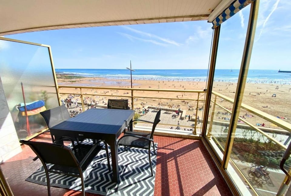 View (from property/room), Balcony/Terrace, Landmark view, Sea view, Sea view