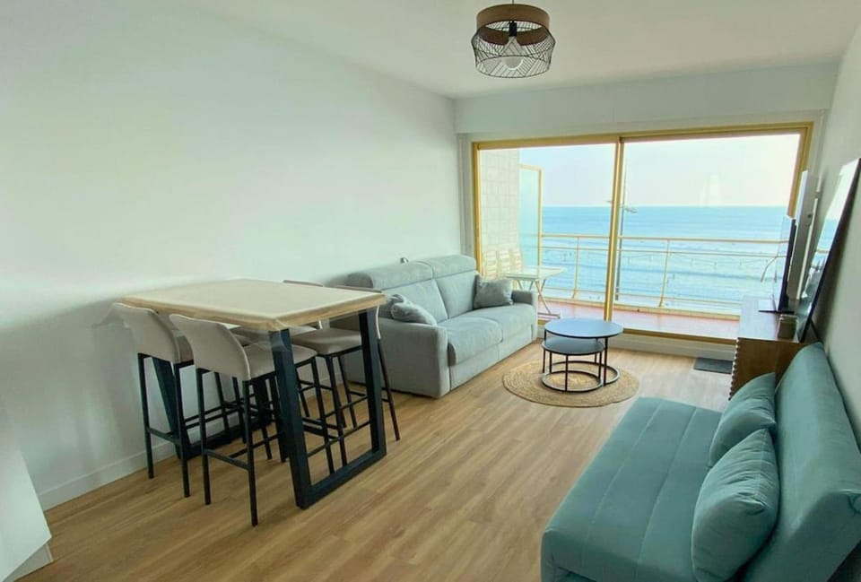 Natural landscape, View (from property/room), Balcony/Terrace, Seating area, Dining area, Sea view