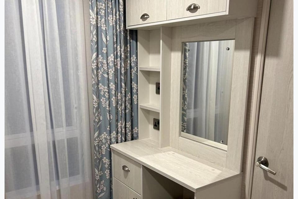 3 Bedroom Sleeps 8 - Free Parking - Balcony Apartment in Primrose Valley